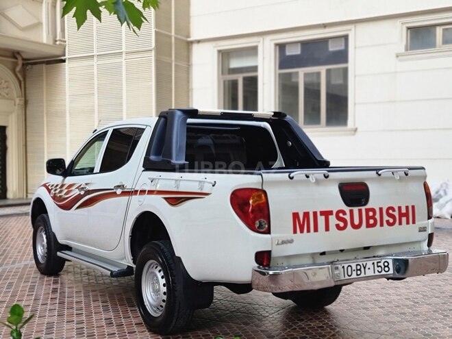Mitsubishi L200 2015, 175,000 km - 2.5 l - Bakı