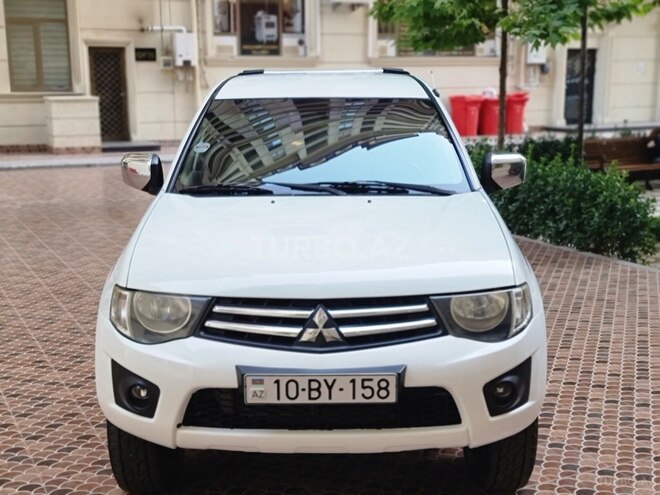 Mitsubishi L200 2015, 175,000 km - 2.5 l - Bakı
