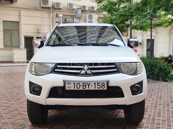 Mitsubishi L200 2015, 175,000 km - 2.5 l - Bakı