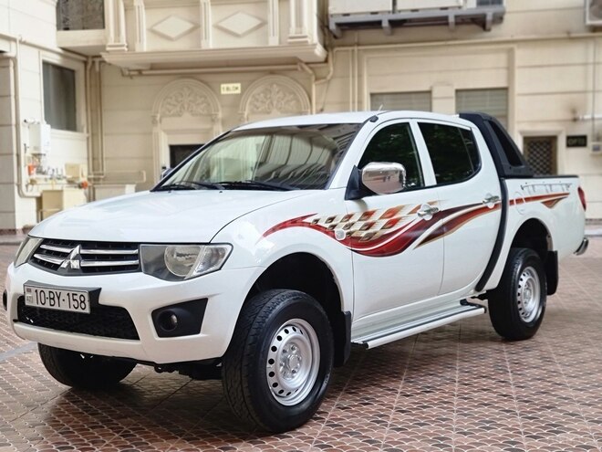 Mitsubishi L200 2015, 175,000 km - 2.5 l - Bakı