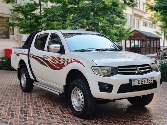 Mitsubishi L200 2015, 175,000 km - 2.5 l - Bakı