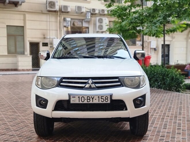 Mitsubishi L200 2015, 175,000 km - 2.5 l - Bakı