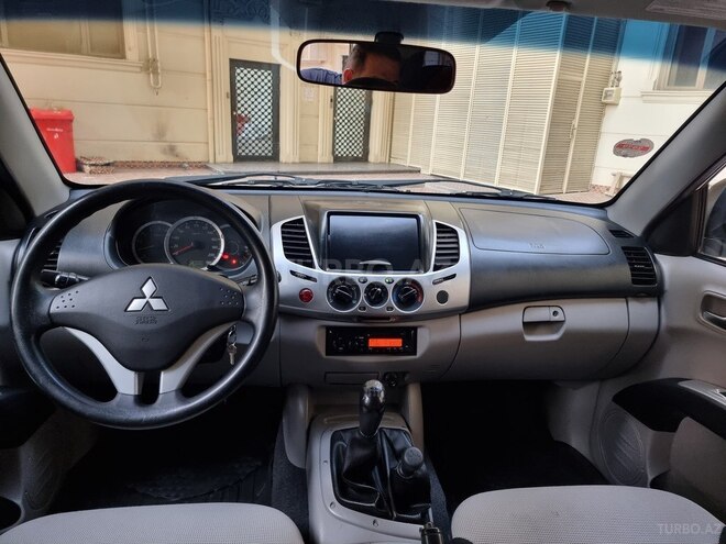 Mitsubishi L200 2015, 175,000 km - 2.5 l - Bakı