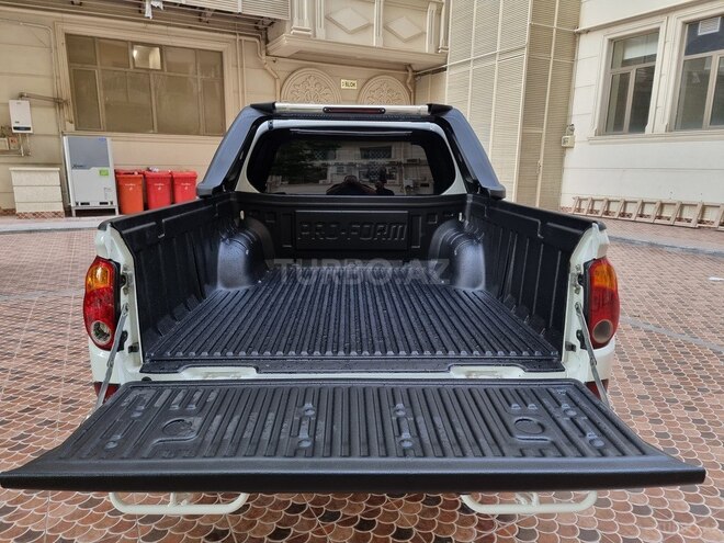 Mitsubishi L200 2015, 175,000 km - 2.5 l - Bakı