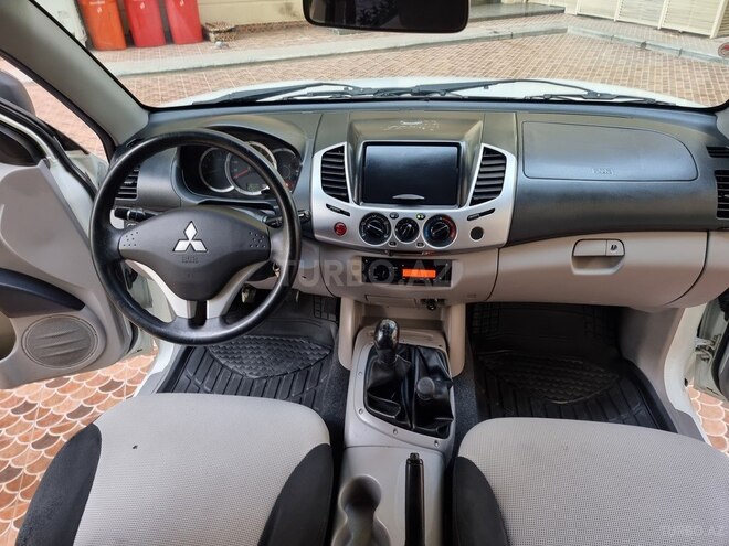 Mitsubishi L200 2015, 175,000 km - 2.5 l - Bakı