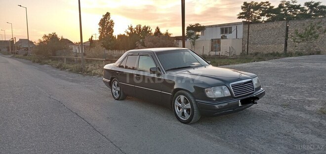 Mercedes E 220 1994, 292,874 km - 2.2 l - Bakı