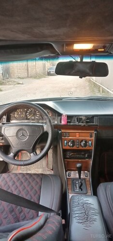Mercedes E 220 1994, 292,874 km - 2.2 l - Bakı