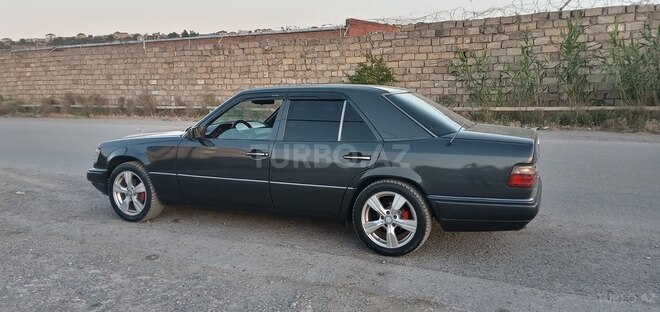 Mercedes E 220 1994, 292,874 km - 2.2 l - Bakı