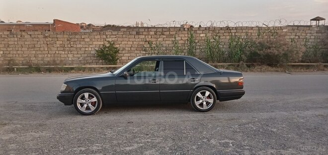 Mercedes E 220 1994, 292,874 km - 2.2 l - Bakı