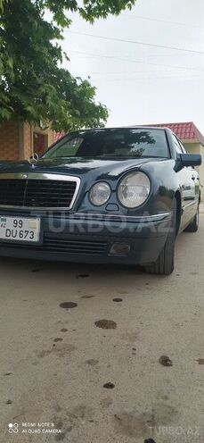 Mercedes E 240 1998, 289,000 km - 2.4 l - Qazax