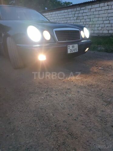 Mercedes E 240 1998, 289,000 km - 2.4 l - Qazax