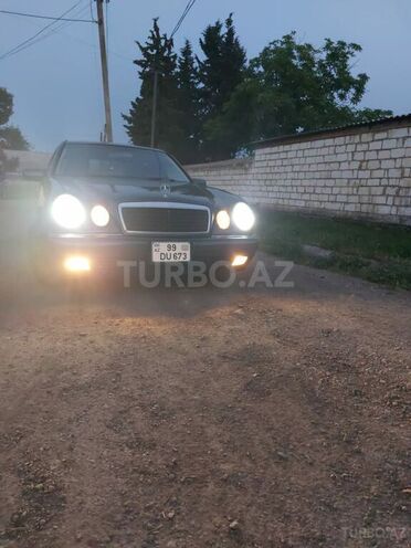 Mercedes E 240 1998, 289,000 km - 2.4 l - Qazax