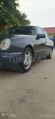 Mercedes E 240 1998, 289,000 km - 2.4 l - Qazax