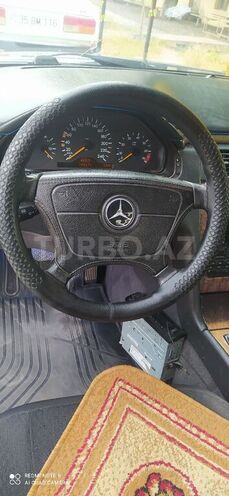 Mercedes E 240 1998, 289,000 km - 2.4 l - Qazax
