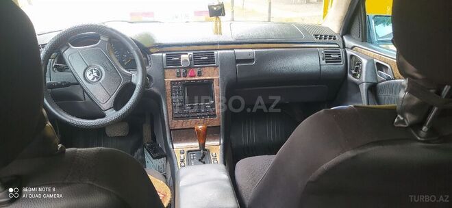 Mercedes E 240 1998, 289,000 km - 2.4 l - Qazax