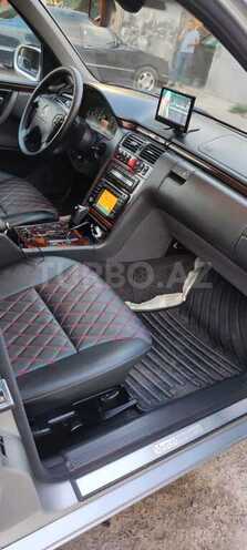 Mercedes E 270 2001, 268,000 km - 2.7 l - Bərdə