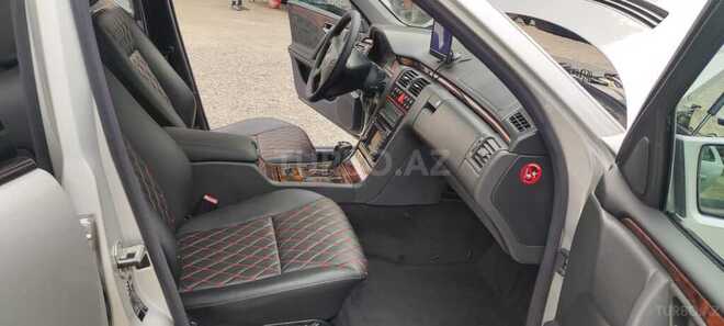Mercedes E 270 2001, 268,000 km - 2.7 l - Bərdə