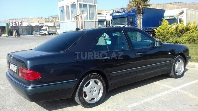 Mercedes E 320 1998, 320,700 km - 3.2 л - Bərdə