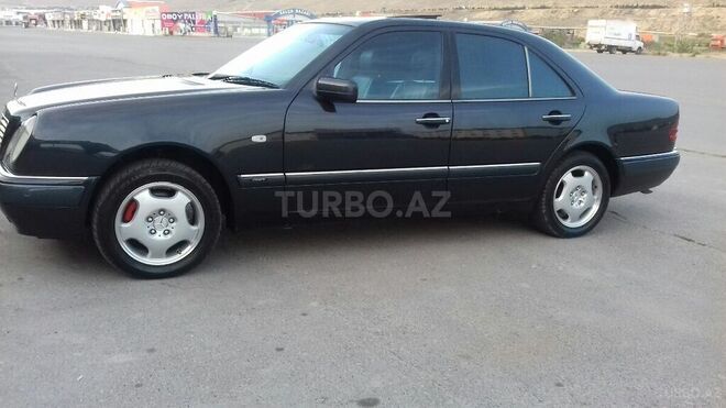 Mercedes E 320 1998, 320,700 km - 3.2 л - Bərdə