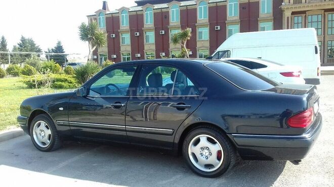 Mercedes E 320 1998, 320,700 km - 3.2 л - Bərdə