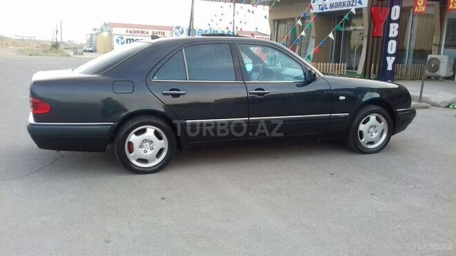 Mercedes E 320 1998, 320,700 km - 3.2 л - Bərdə