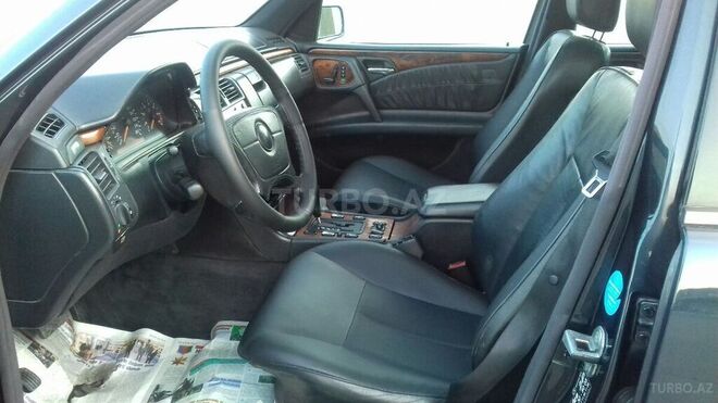 Mercedes E 320 1998, 320,700 km - 3.2 л - Bərdə
