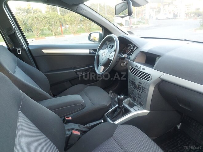 Opel Astra 2010, 147,000 km - 1.4 л - Bakı