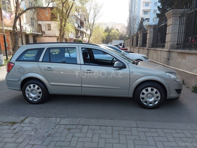Opel Astra 2010, 147,000 km - 1.4 л - Bakı