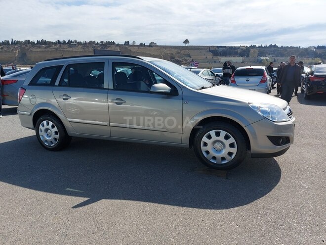 Opel Astra 2010, 147,000 km - 1.4 л - Bakı