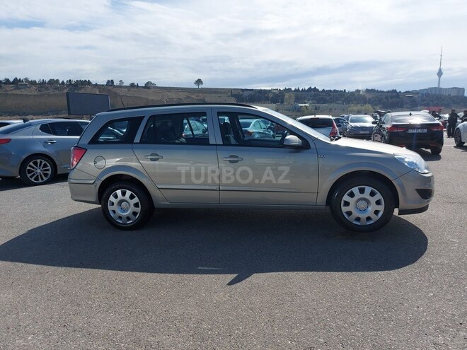 Opel Astra 2010, 147,000 km - 1.4 л - Bakı