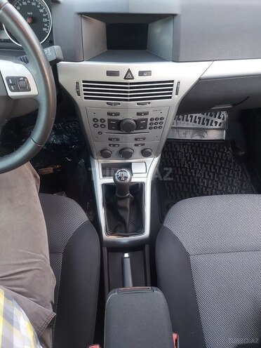 Opel Astra 2010, 147,000 km - 1.4 л - Bakı