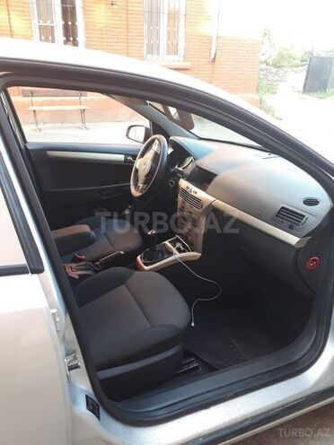 Opel Astra 2009, 270,000 km - 1.3 л - Qazax
