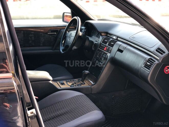 Mercedes E 240 1998, 305,000 km - 2.4 l - Bakı