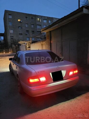 Mercedes E 320 2000, 235,000 km - 3.2 l - Gəncə