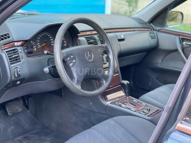 Mercedes E 200 1999, 380,000 km - 2.0 l - Bakı