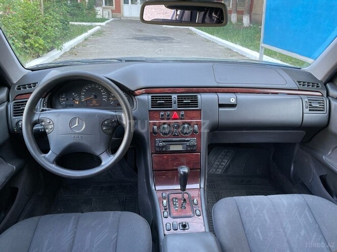 Mercedes E 200 1999, 380,000 km - 2.0 l - Bakı