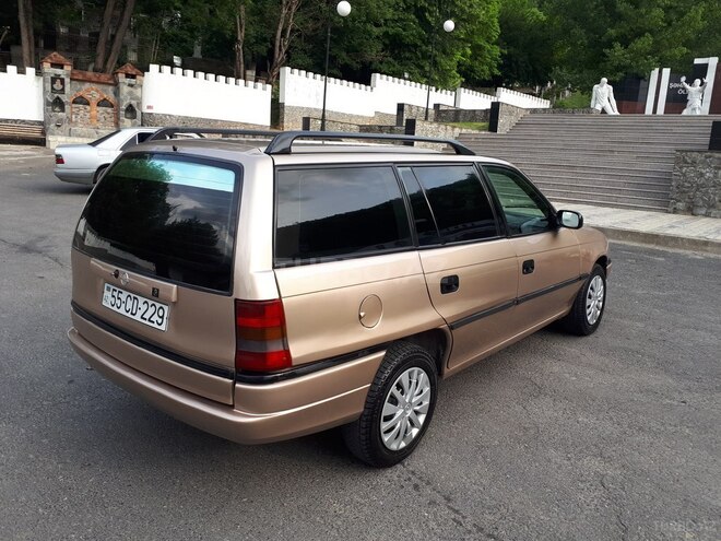 Opel Astra 1997, 407,840 km - 1.6 л - Şəki