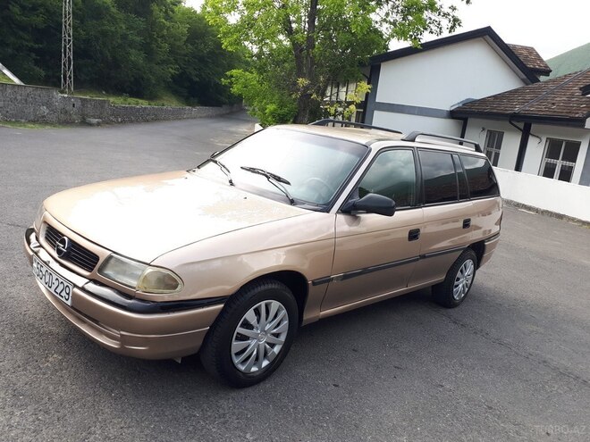 Opel Astra 1997, 407,840 km - 1.6 л - Şəki