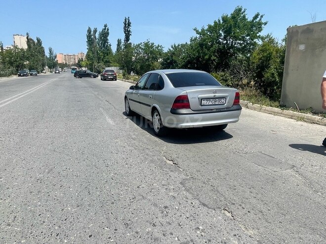 Opel Vectra 1997, 260,000 km - 1.6 l - Bakı