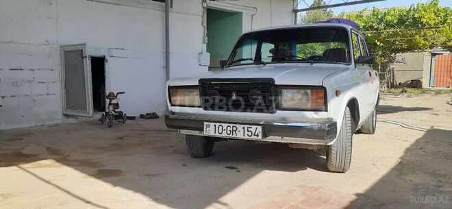 LADA (VAZ) 2105 1983, 250,000 km - 1.5 l - Salyan