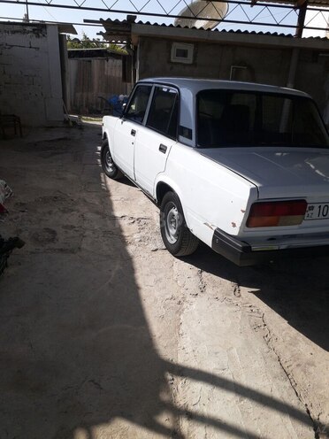 LADA (VAZ) 2105 1983, 250,000 km - 1.5 l - Salyan