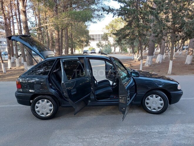Opel Astra 1997, 245,000 km - 1.6 l - Sumqayıt