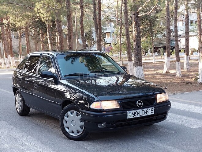 Opel Astra 1997, 245,000 km - 1.6 l - Sumqayıt