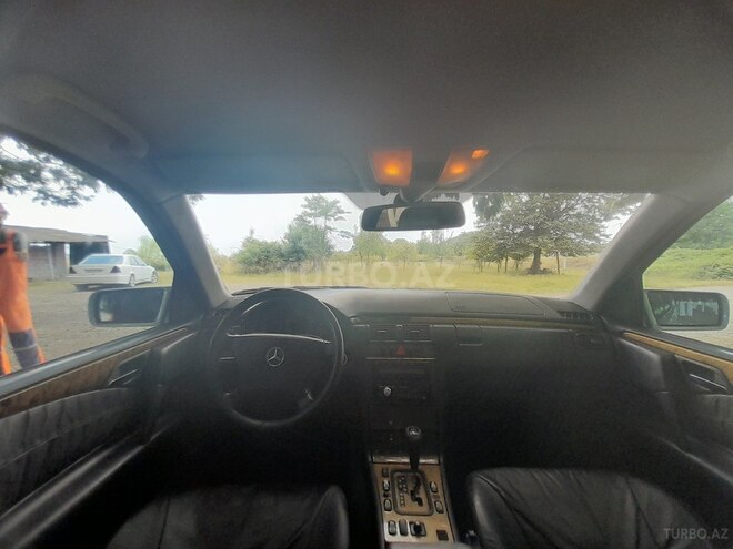 Mercedes E 240 1999, 300,000 km - 2.4 л - Masallı
