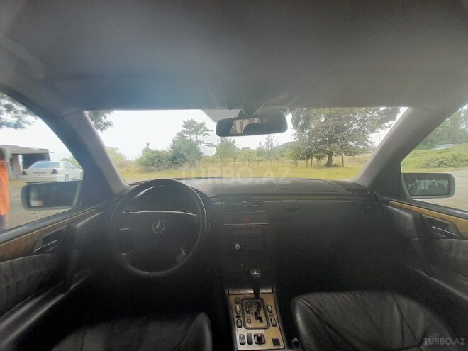 Mercedes E 240 1999, 300,000 km - 2.4 л - Masallı