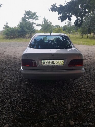 Mercedes E 240 1999, 300,000 km - 2.4 л - Masallı