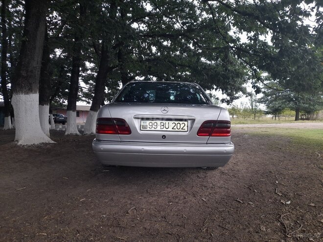 Mercedes E 240 1999, 300,000 km - 2.4 л - Masallı