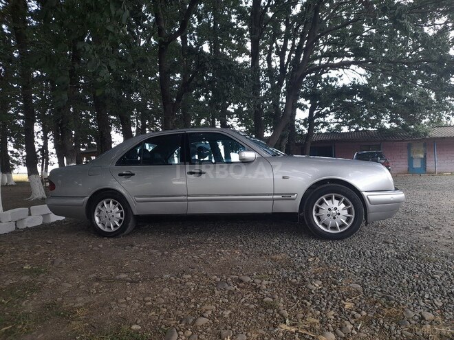 Mercedes E 240 1999, 300,000 km - 2.4 л - Masallı