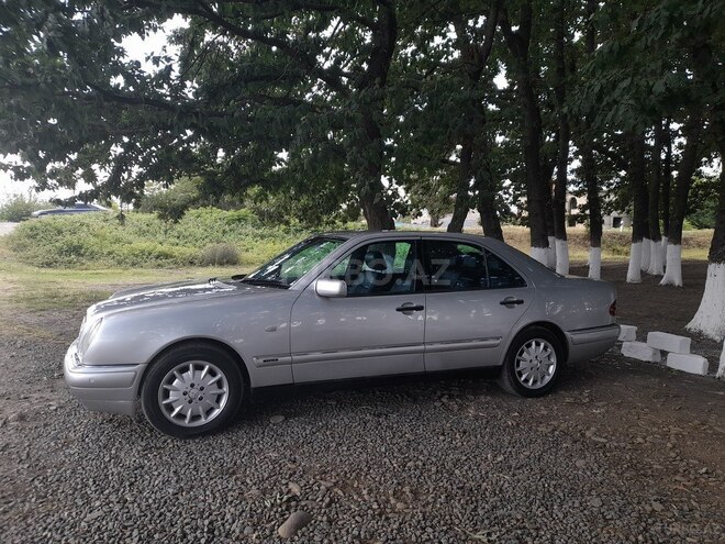 Mercedes E 240 1999, 300,000 km - 2.4 л - Masallı