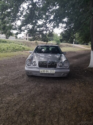 Mercedes E 240 1999, 300,000 km - 2.4 л - Masallı